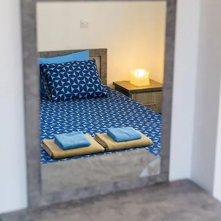 Central 2 Bdr Flat St Lazaros - Phoenix Lodge *