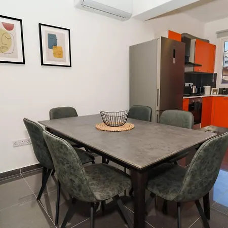 2 Bdr Flat St Lazaros - Phoenix Apartament *