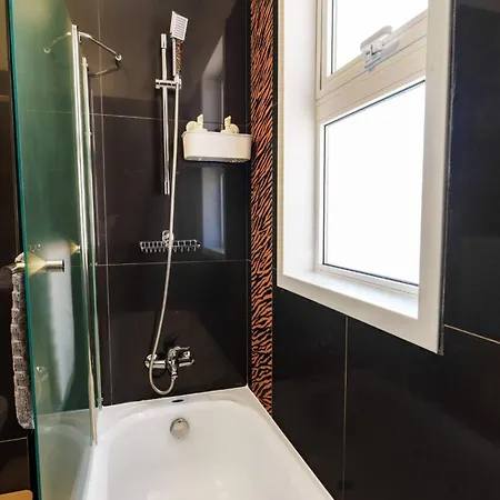Apartman Central 2 Bdr Flat St Lazaros - Phoenix Lodge Lárnaka