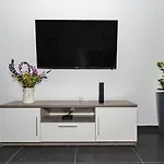 Theodorou Deluxe Central 2Bd Master
