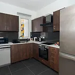 Theodorou Deluxe Central 2Bd Master