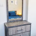 Theodorou Deluxe Central 2Bd Master *