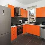 Theodorou Deluxe Central 2Bd Master *