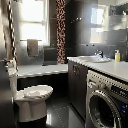 Theodorou Deluxe Central 2Bd アパート ラルナカ