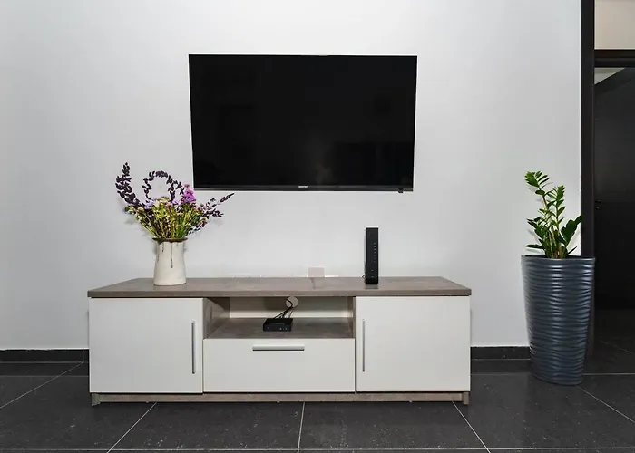 2 Bdr Flat St Lazaros - Phoenix