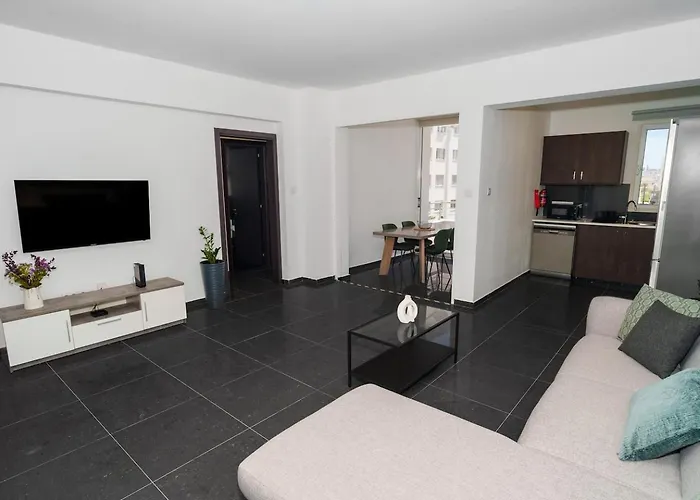 Central 2 Bdr Flat St Lazaros - Phoenix Lodge Apartment *