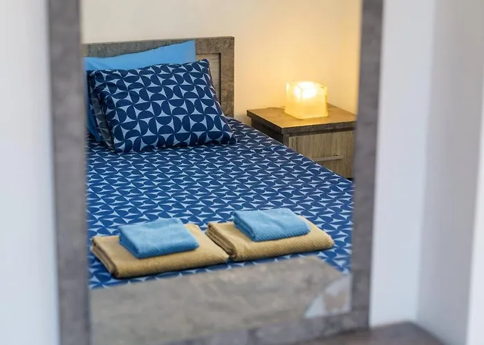 Central 2 Bdr Flat St Lazaros - Phoenix Lodge *