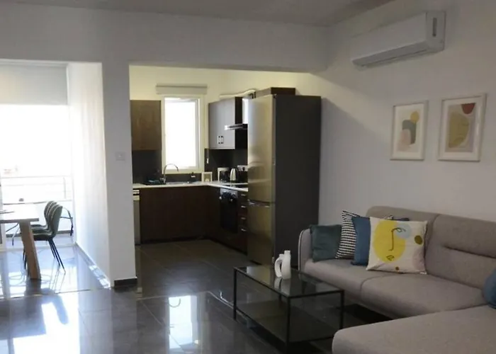 Central 2 Bdr Flat St Lazaros - Phoenix Lodge Apartment